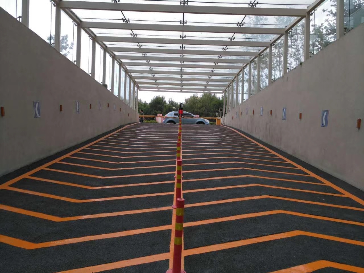 无振动止滑坡道